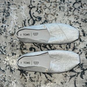 BRAND NEW TOMS